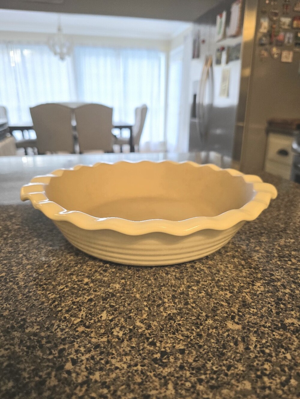 The Pampered Chef Family Heritage Stoneware 9in Round Pie Dish White/Beige
